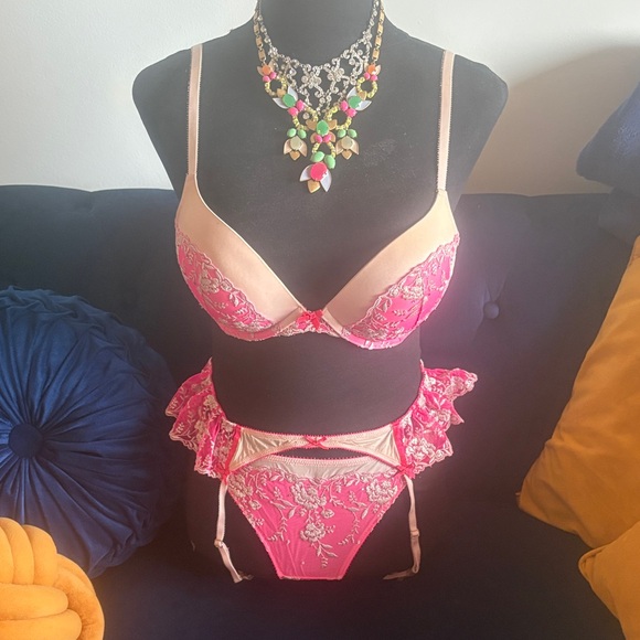 Victoria secret Pink Floral Embroidered Bra and Garter Brief Set - Picture 8 of 11